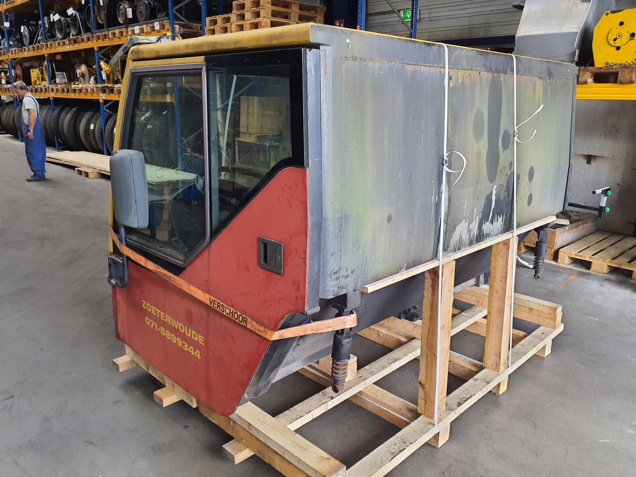 Liebherr LTM 1060-2 drivers cabin - Cab for Crane: picture 4 Liebherr LTM 1060-2 drivers cabin - Cab for Crane: picture 4