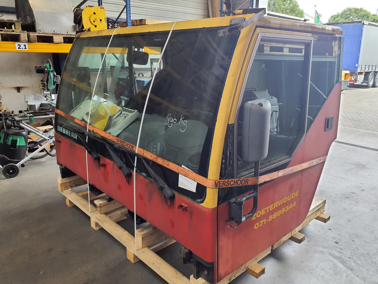 Liebherr LTM 1060-2 drivers cabin - Cab for Crane: picture 1 Liebherr LTM 1060-2 drivers cabin - Cab for Crane: picture 1