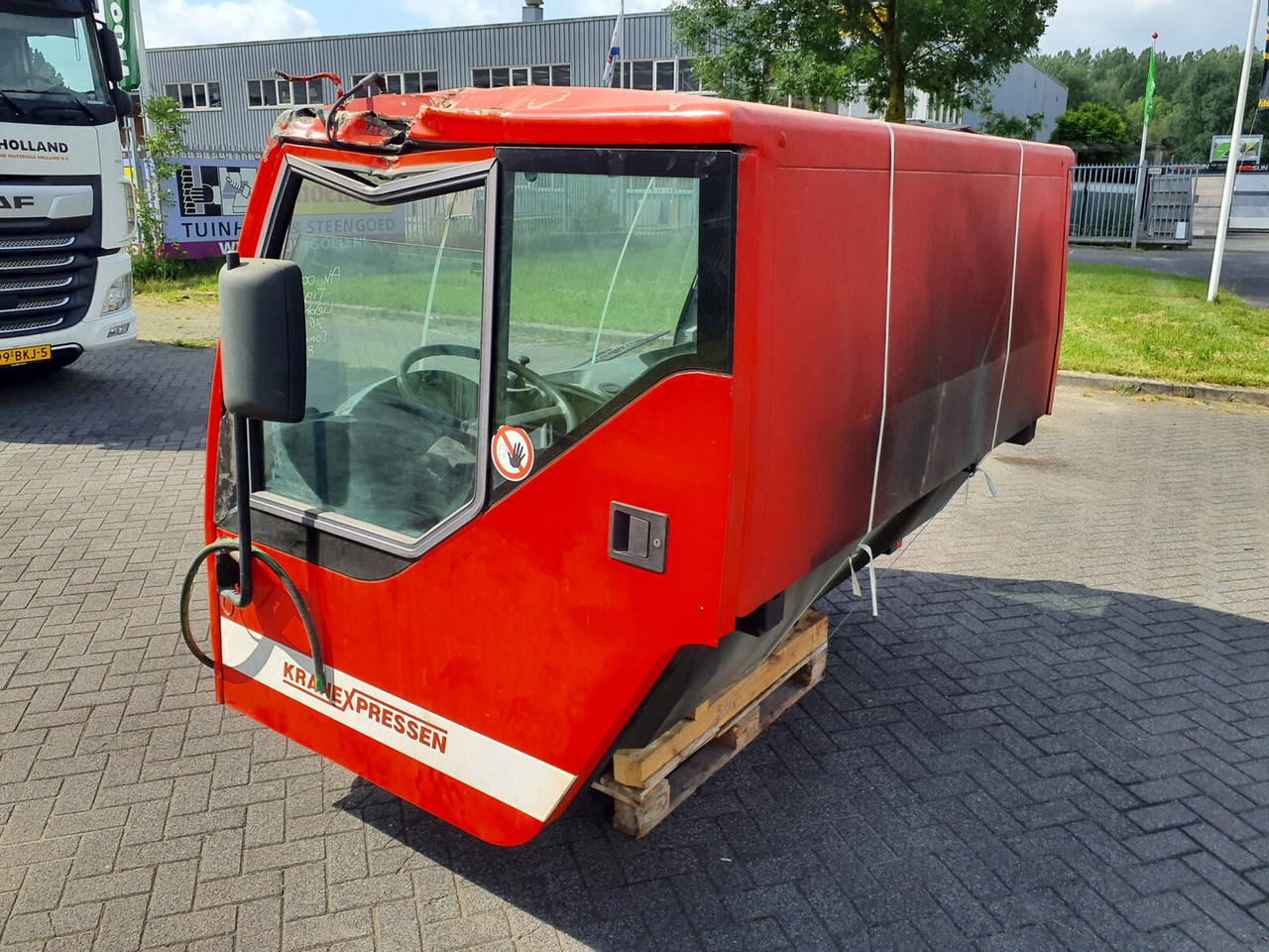 Liebherr LTM 1060-2 lower cabin - Cab for Mobile crane: picture 3 Liebherr LTM 1060-2 lower cabin - Cab for Mobile crane: picture 3