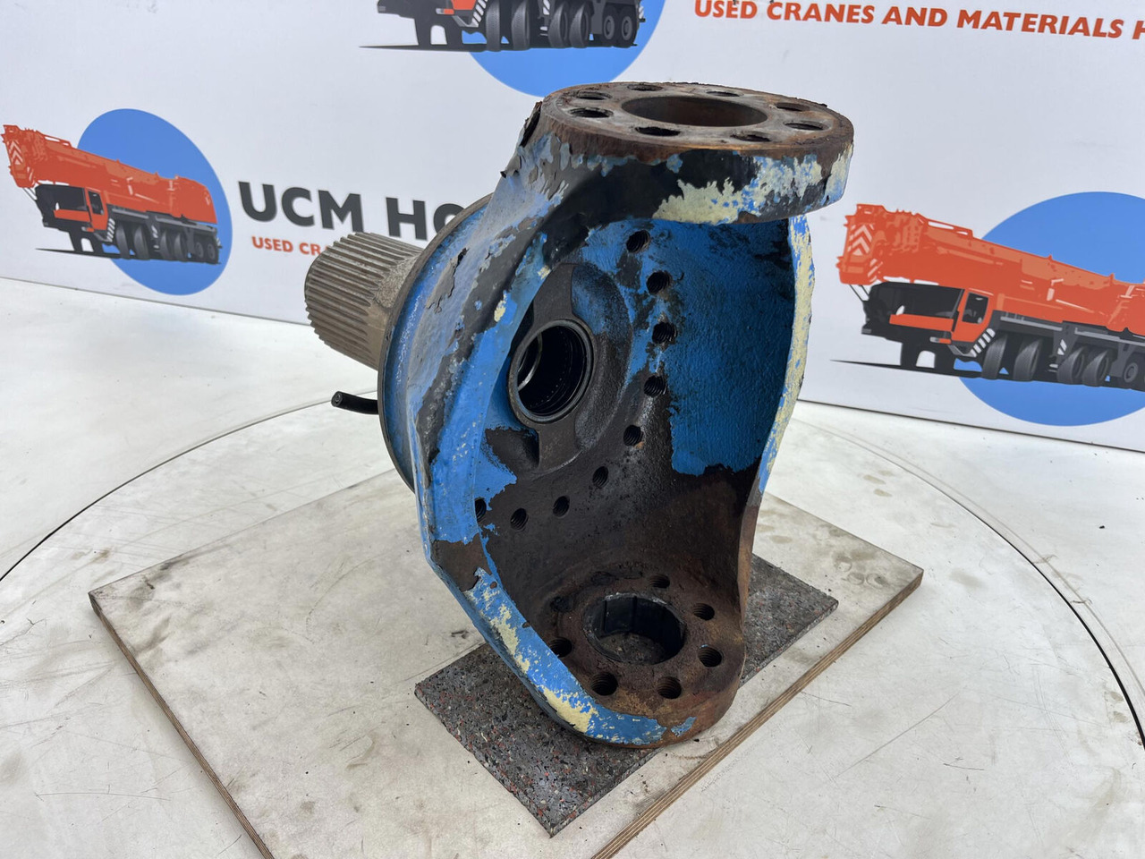 Liebherr LTM 1070 Steering knuckle 16 holes axle 4 - Steering knuckle for Mobile crane: picture 4 Liebherr LTM 1070 Steering knuckle 16 holes axle 4 - Steering knuckle for Mobile crane: picture 4