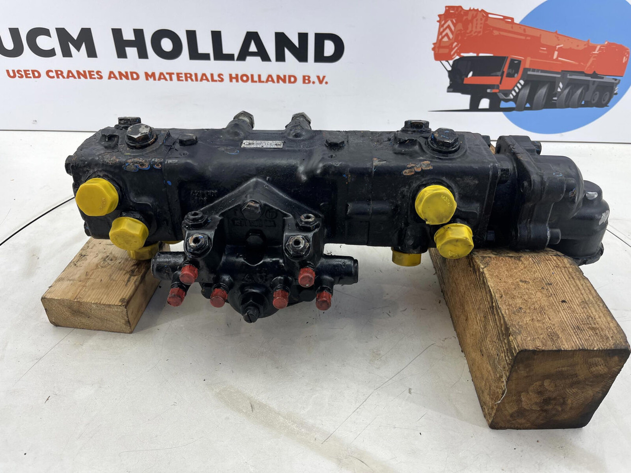 Liebherr LTM 1070 steering box - Steering gear for Mobile crane: picture 5 Liebherr LTM 1070 steering box - Steering gear for Mobile crane: picture 5
