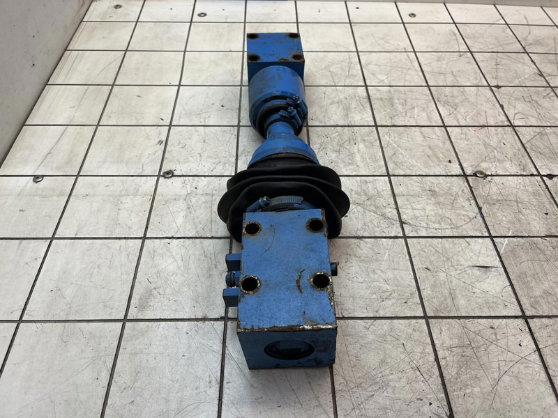 Liebherr LTM 1400-7.1 cylinder connection - Hydraulic cylinder for Crane: picture 4 Liebherr LTM 1400-7.1 cylinder connection - Hydraulic cylinder for Crane: picture 4