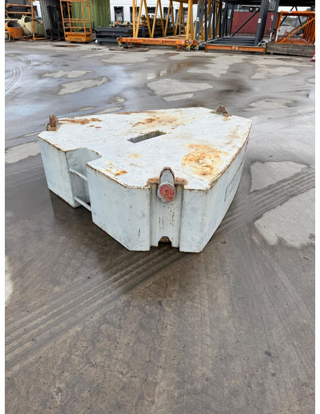 Liebherr LTM /LR counterweight 10T - Counterweight for Construction machinery: picture 1 Liebherr LTM /LR counterweight 10T - Counterweight for Construction machinery: picture 1