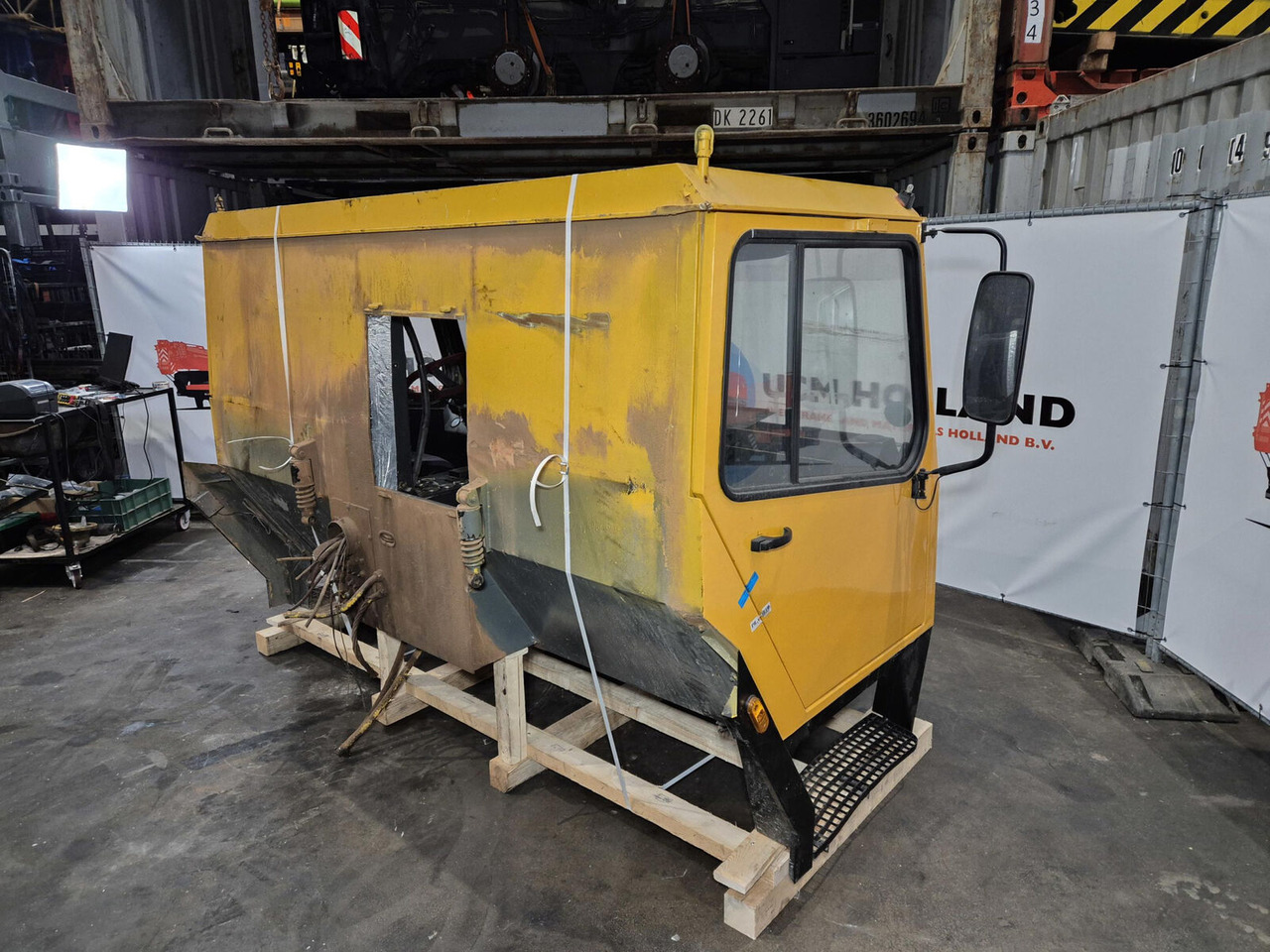 Liebherr LTM drivers cabin - Cab for Mobile crane: picture 3 Liebherr LTM drivers cabin - Cab for Mobile crane: picture 3