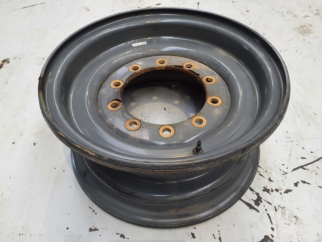 Liebherr Rim 445/95R25 10 12 1p - Rim for Crane: picture 1 Liebherr Rim 445/95R25 10 12 1p - Rim for Crane: picture 1