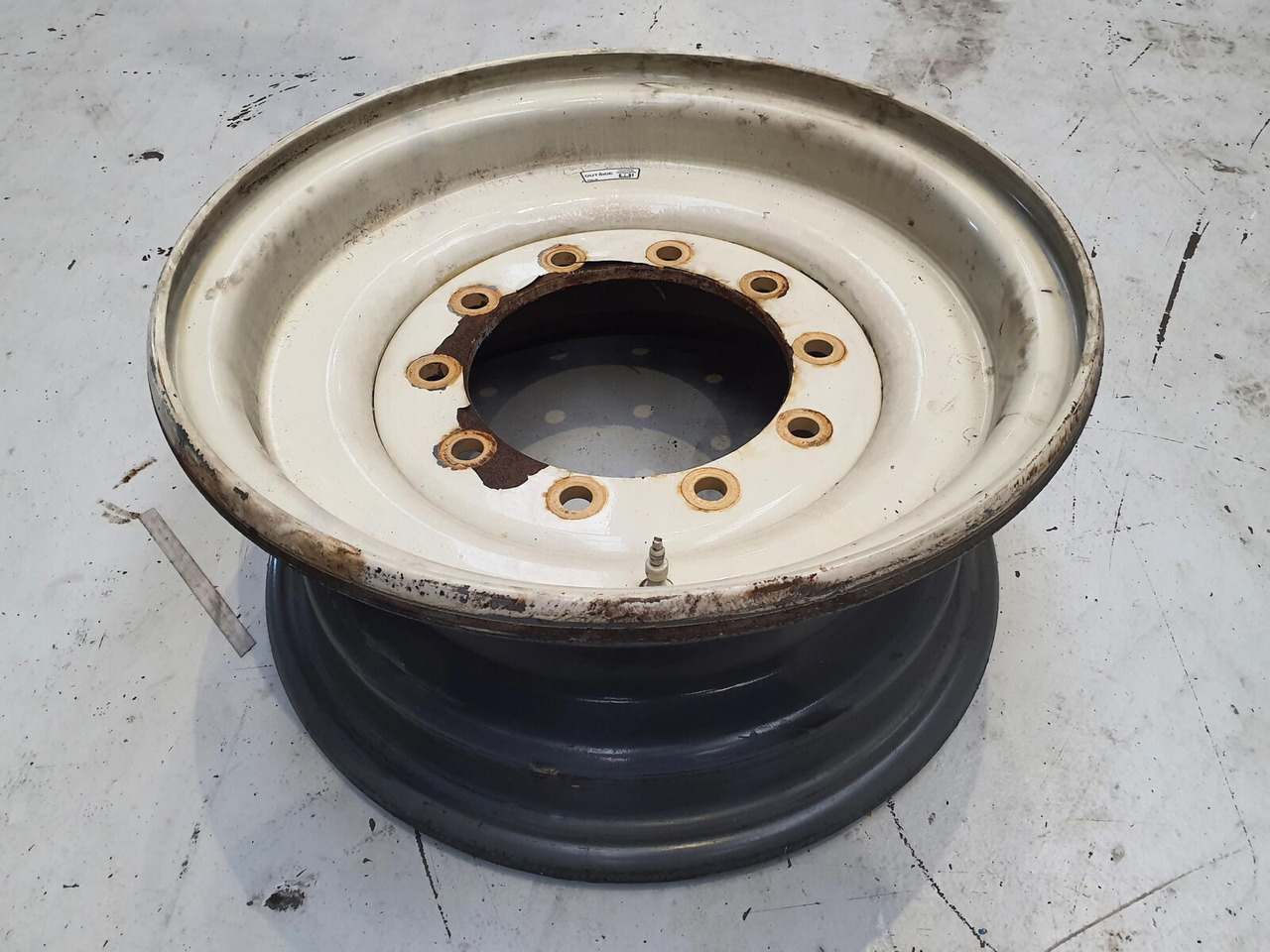 Liebherr Rim 445/95R25 10 12 1p - Rim for Crane: picture 1 Liebherr Rim 445/95R25 10 12 1p - Rim for Crane: picture 1