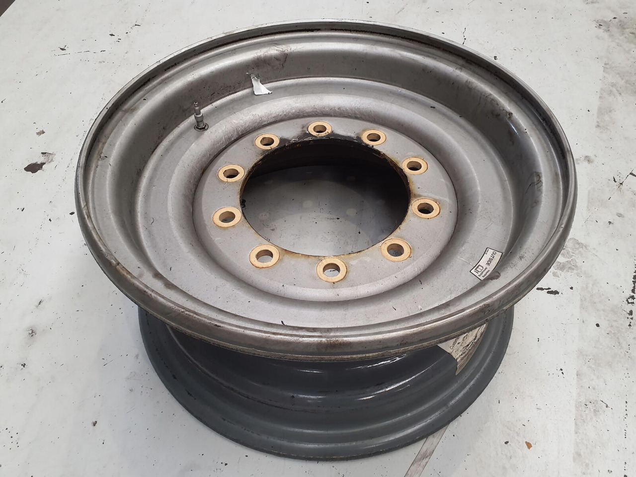 Liebherr Rim 445/95R25 10 12 1p - Rim for Crane: picture 1 Liebherr Rim 445/95R25 10 12 1p - Rim for Crane: picture 1