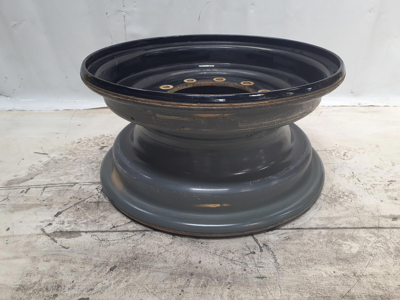 Liebherr Rim 445/95R25 10 12 1p - Rim for Crane: picture 3 Liebherr Rim 445/95R25 10 12 1p - Rim for Crane: picture 3