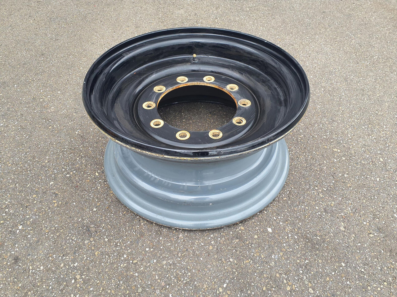 Liebherr Rim 445/95R25 10 12 1p - Rim for Crane: picture 1 Liebherr Rim 445/95R25 10 12 1p - Rim for Crane: picture 1