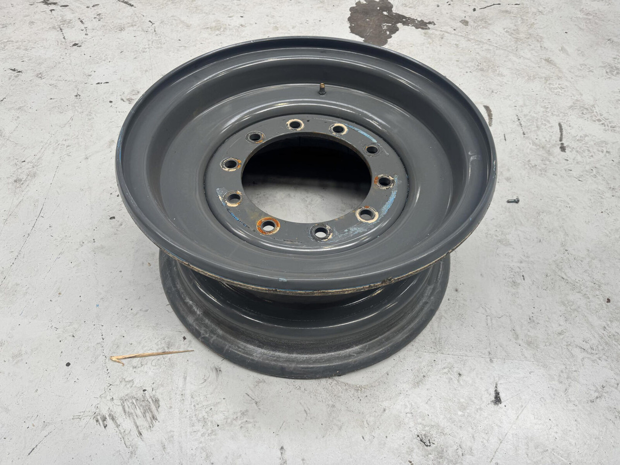 Liebherr Rim 445/95R25 10 12 1p - Rim for Crane: picture 1 Liebherr Rim 445/95R25 10 12 1p - Rim for Crane: picture 1