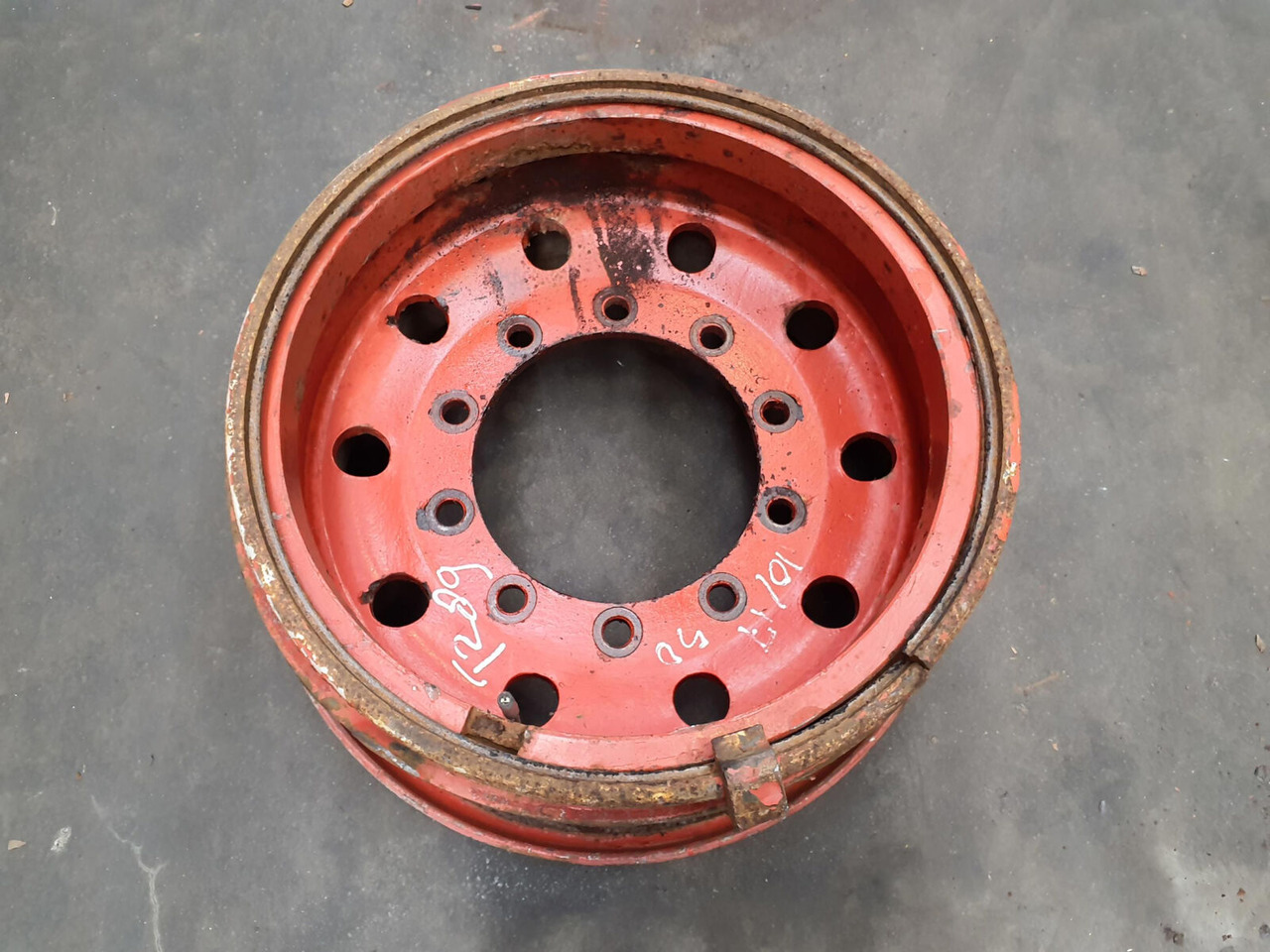 Liebherr Rim 445/95R25 10 17 5p - Rim for Crane: picture 2 Liebherr Rim 445/95R25 10 17 5p - Rim for Crane: picture 2