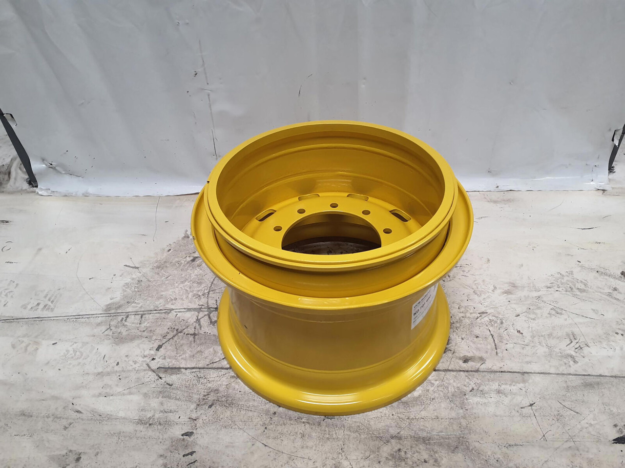 Liebherr Rim 525/80R25 10 21.5 3p - Rim for Crane: picture 1 Liebherr Rim 525/80R25 10 21.5 3p - Rim for Crane: picture 1