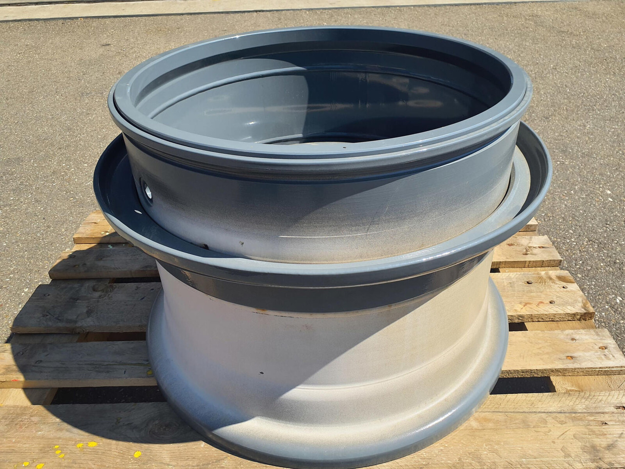 Liebherr Rim 525/80R25 10 21.5 3p - Rim for Crane: picture 4 Liebherr Rim 525/80R25 10 21.5 3p - Rim for Crane: picture 4