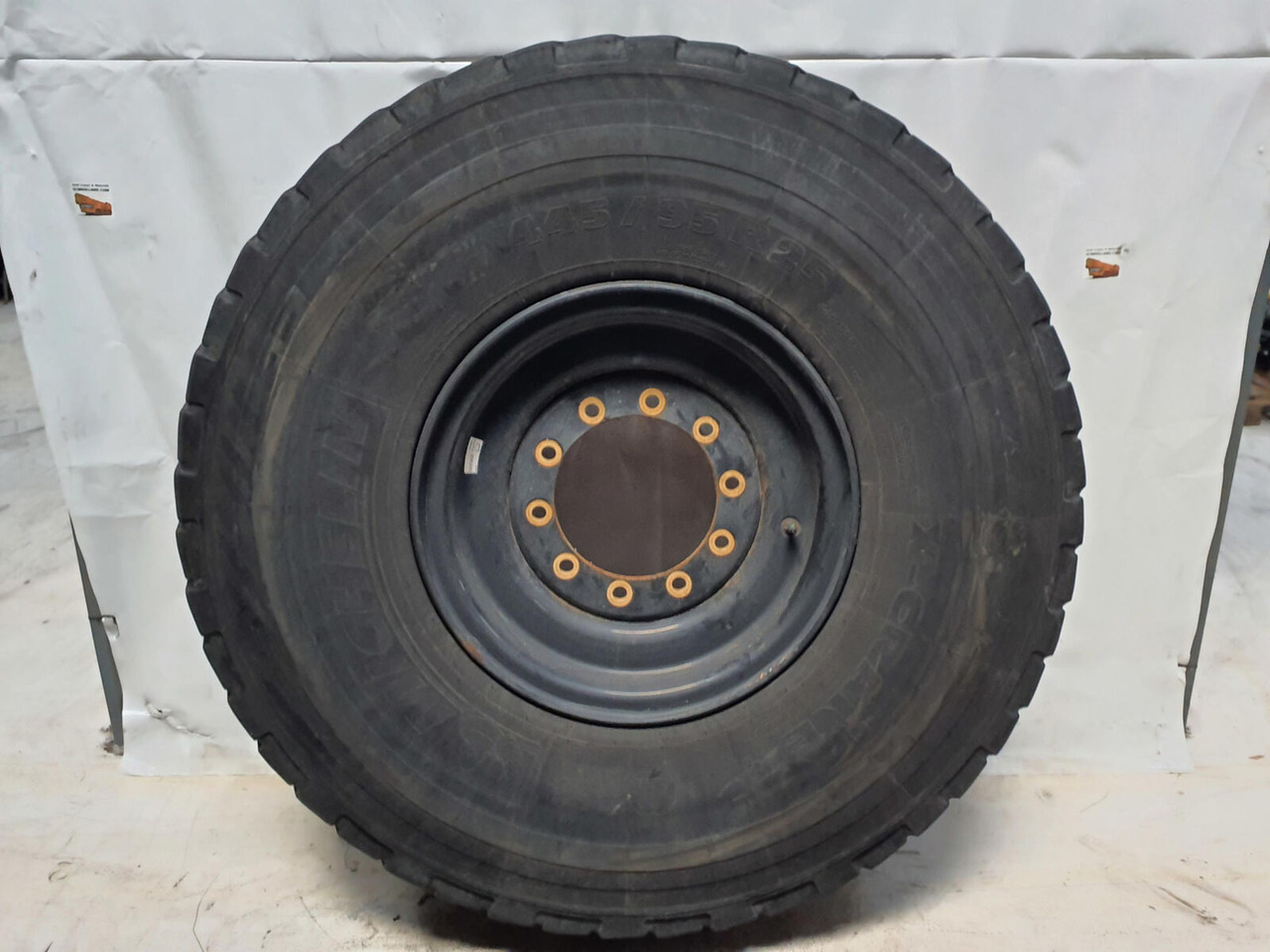 Michelin Wheel 445/95R25 10 12 1p - Wheel and tire package for Crane: picture 2 Michelin Wheel 445/95R25 10 12 1p - Wheel and tire package for Crane: picture 2