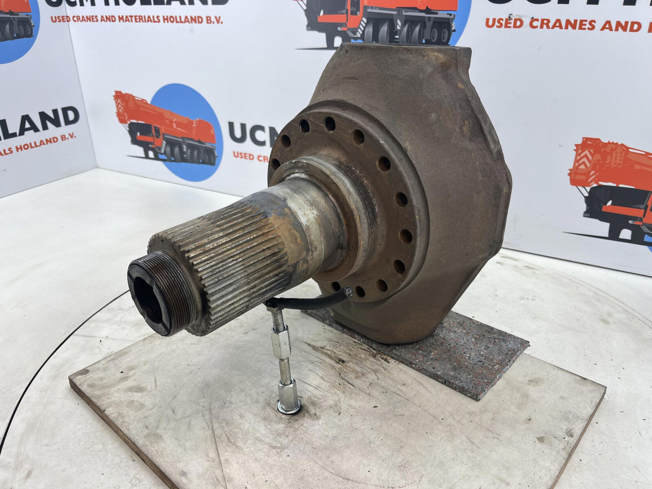 PPM ATT 400 Steering knuckle 16 holes axle 1 - Steering knuckle for Crane: picture 1 PPM ATT 400 Steering knuckle 16 holes axle 1 - Steering knuckle for Crane: picture 1