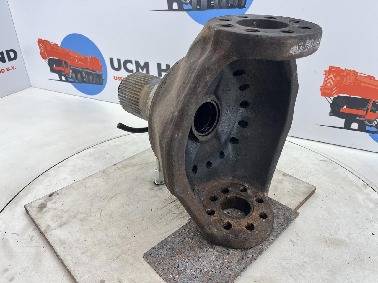 PPM ATT 400 Steering knuckle 16 holes axle 1 - Steering knuckle for Crane: picture 4 PPM ATT 400 Steering knuckle 16 holes axle 1 - Steering knuckle for Crane: picture 4