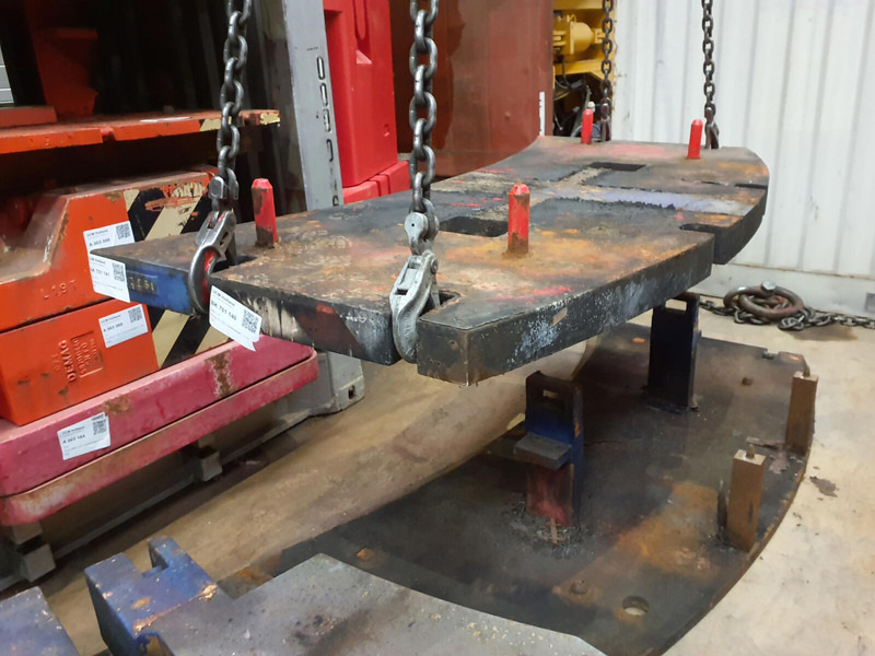 Terex AC 205 Counterweight 2,55 ton - Counterweight for Construction machinery: picture 4 Terex AC 205 Counterweight 2,55 ton - Counterweight for Construction machinery: picture 4