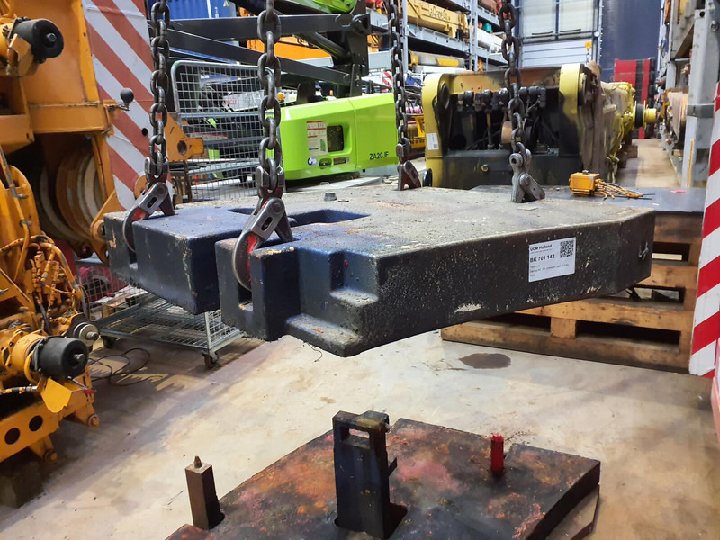 Terex AC 205 counterweight left side 1,9 ton - Counterweight for Construction machinery: picture 3 Terex AC 205 counterweight left side 1,9 ton - Counterweight for Construction machinery: picture 3