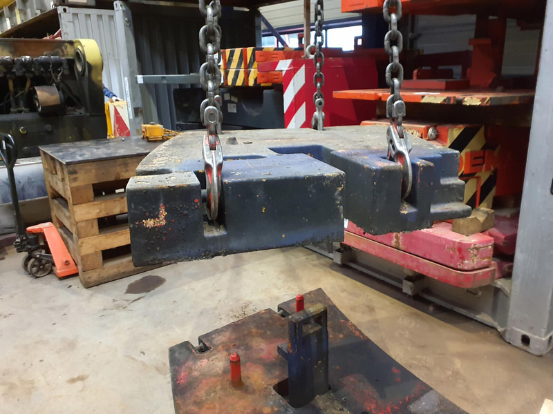 Terex AC 205 counterweight left side 1,9 ton - Counterweight for Construction machinery: picture 2 Terex AC 205 counterweight left side 1,9 ton - Counterweight for Construction machinery: picture 2
