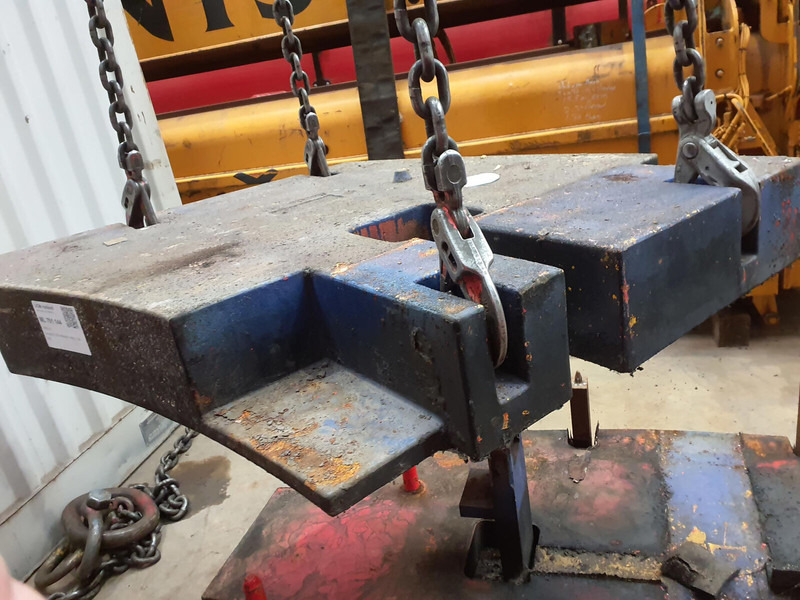 Terex AC 205 counterweight right side 2,1 ton - Counterweight for Construction machinery: picture 2 Terex AC 205 counterweight right side 2,1 ton - Counterweight for Construction machinery: picture 2