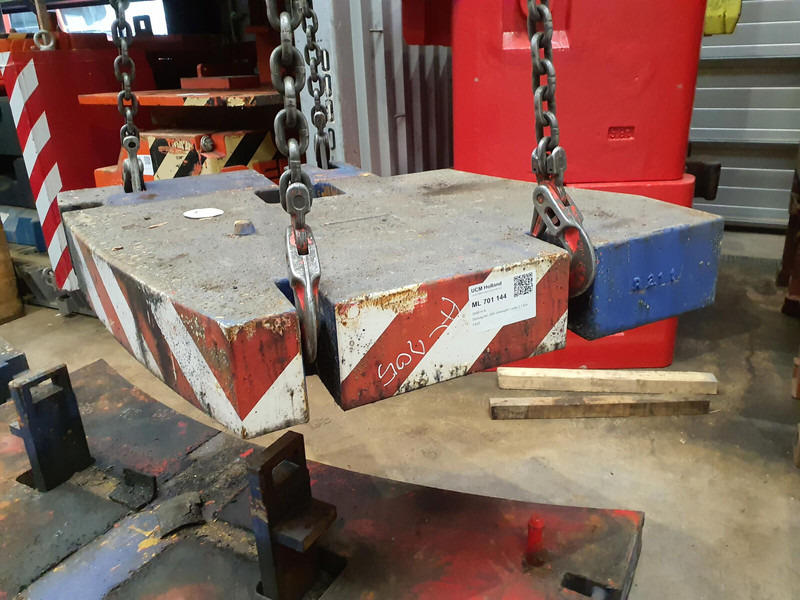 Terex AC 205 counterweight right side 2,1 ton - Counterweight for Construction machinery: picture 4 Terex AC 205 counterweight right side 2,1 ton - Counterweight for Construction machinery: picture 4