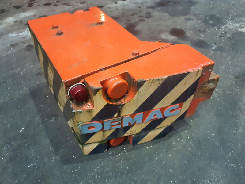 Terex counterweight left 1,2 + 0,3t - Counterweight for Construction machinery: picture 1 Terex counterweight left 1,2 + 0,3t - Counterweight for Construction machinery: picture 1