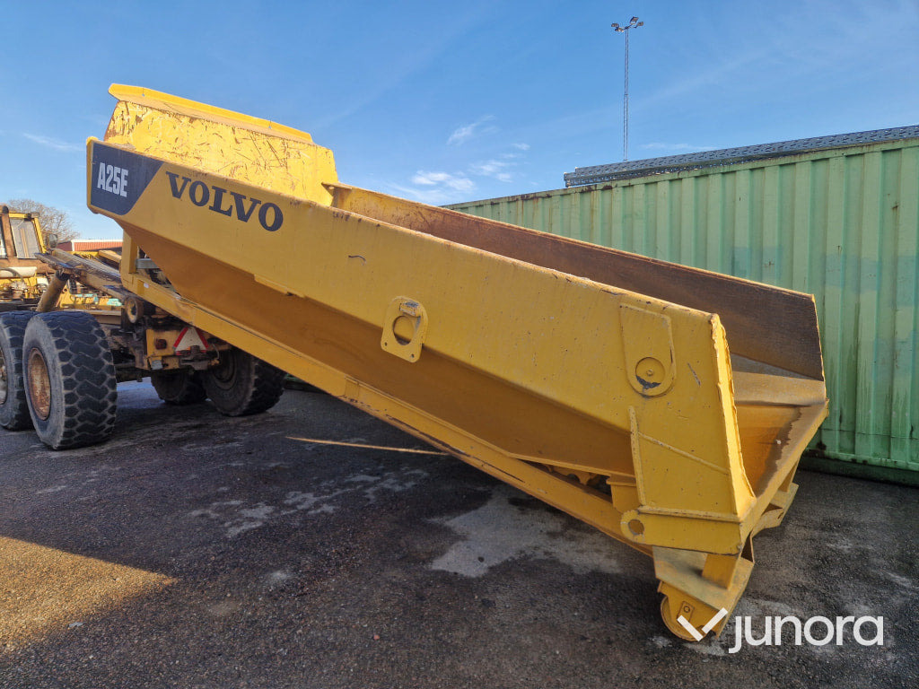 Dumperflak - Volvo, A25E, På Lastväxlarram - Tipper body: picture 1 Dumperflak - Volvo, A25E, På Lastväxlarram - Tipper body: picture 1