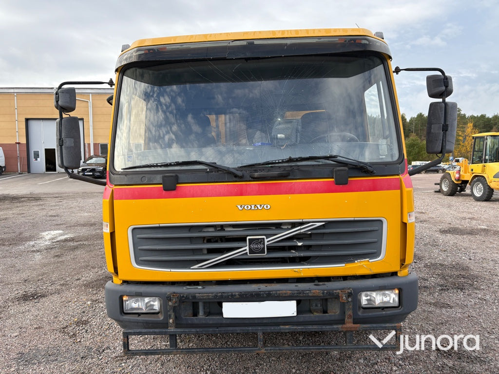 Lastbil - Volvo FL611 4X2 - Dropside/ Flatbed truck: picture 2 Lastbil - Volvo FL611 4X2 - Dropside/ Flatbed truck: picture 2
