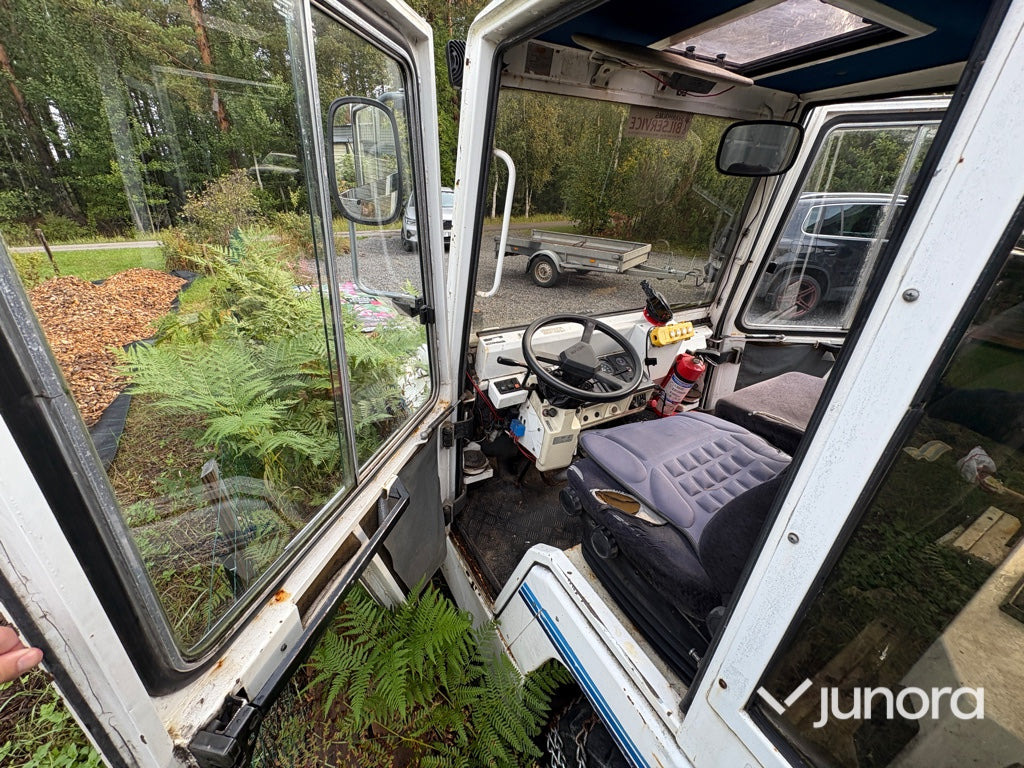 Plogbil - Bagagetruck - Baggage tractor: picture 5 Plogbil - Bagagetruck - Baggage tractor: picture 5