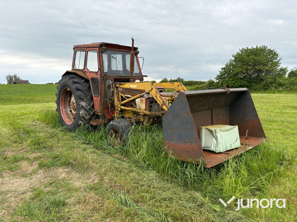 Traktor - IH - Farm tractor: picture 1 Traktor - IH - Farm tractor: picture 1