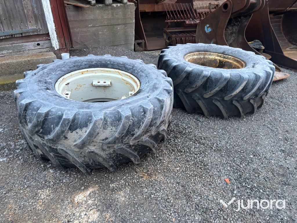 Traktordäck + Fälg - Firestone, Radial 9000, 540/65 R 28 - Wheel and tire package for Agricultural machinery: picture 1 Traktordäck + Fälg - Firestone, Radial 9000, 540/65 R 28 - Wheel and tire package for Agricultural machinery: picture 1