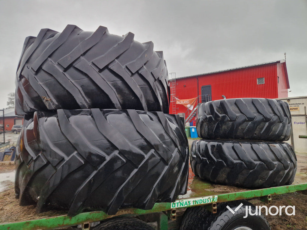 Traktordäck - Valmet 6400 - Wheel and tire package for Farm tractor: picture 1 Traktordäck - Valmet 6400 - Wheel and tire package for Farm tractor: picture 1