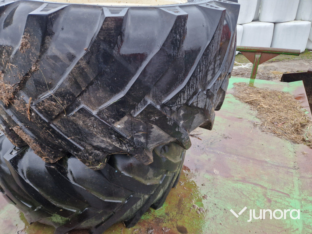 Traktordäck - Valmet 6400 - Wheel and tire package for Farm tractor: picture 2 Traktordäck - Valmet 6400 - Wheel and tire package for Farm tractor: picture 2