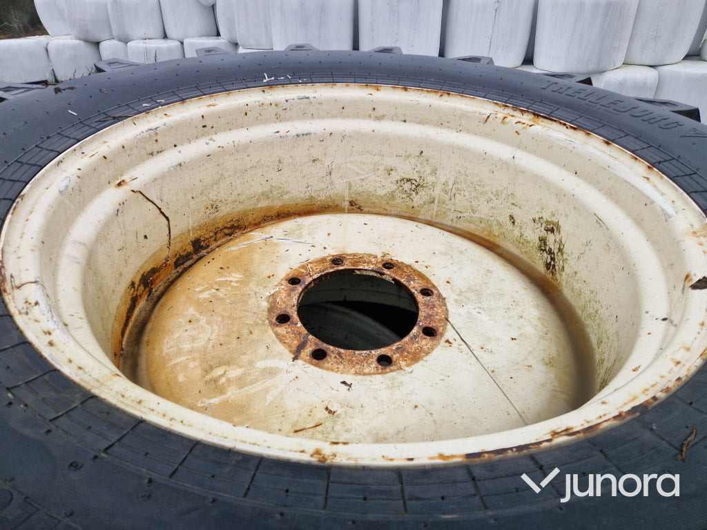 Traktordäck - Valmet 6400 - Wheel and tire package for Farm tractor: picture 5 Traktordäck - Valmet 6400 - Wheel and tire package for Farm tractor: picture 5