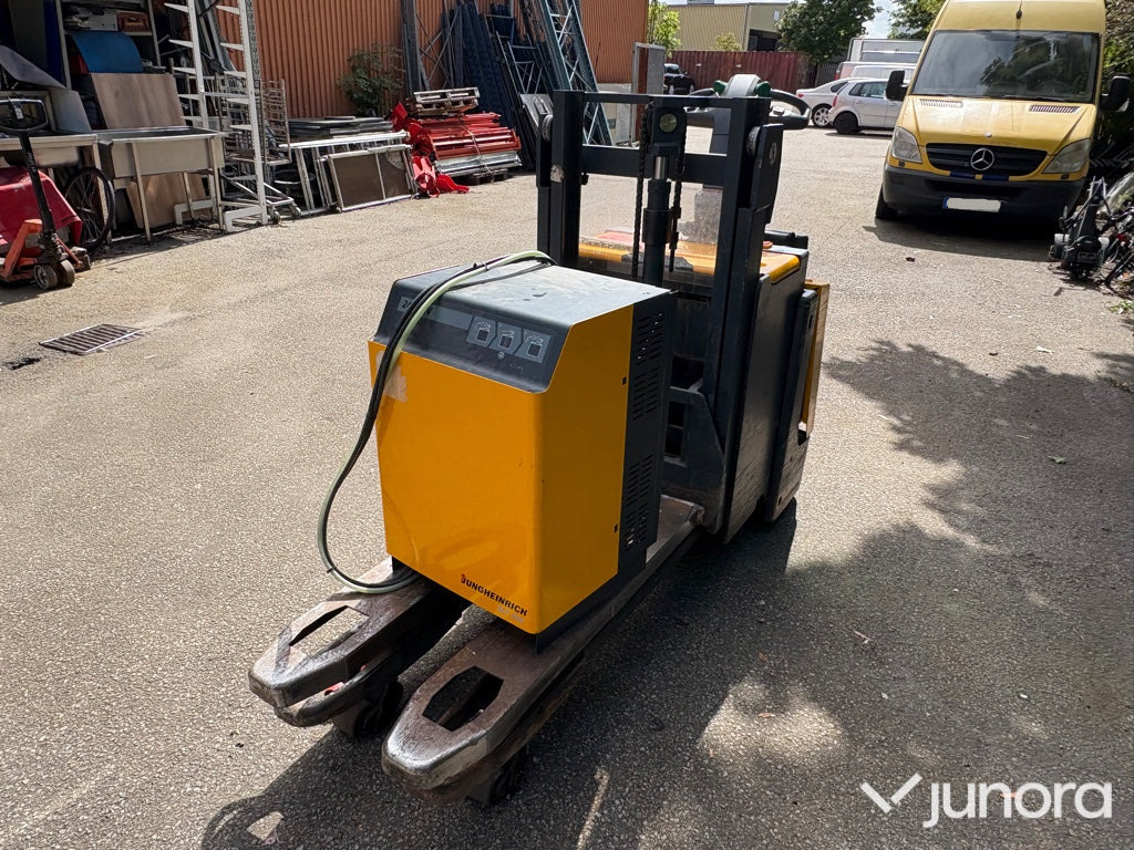 Truck - Ståstaplare - Forklift: picture 1 Truck - Ståstaplare - Forklift: picture 1