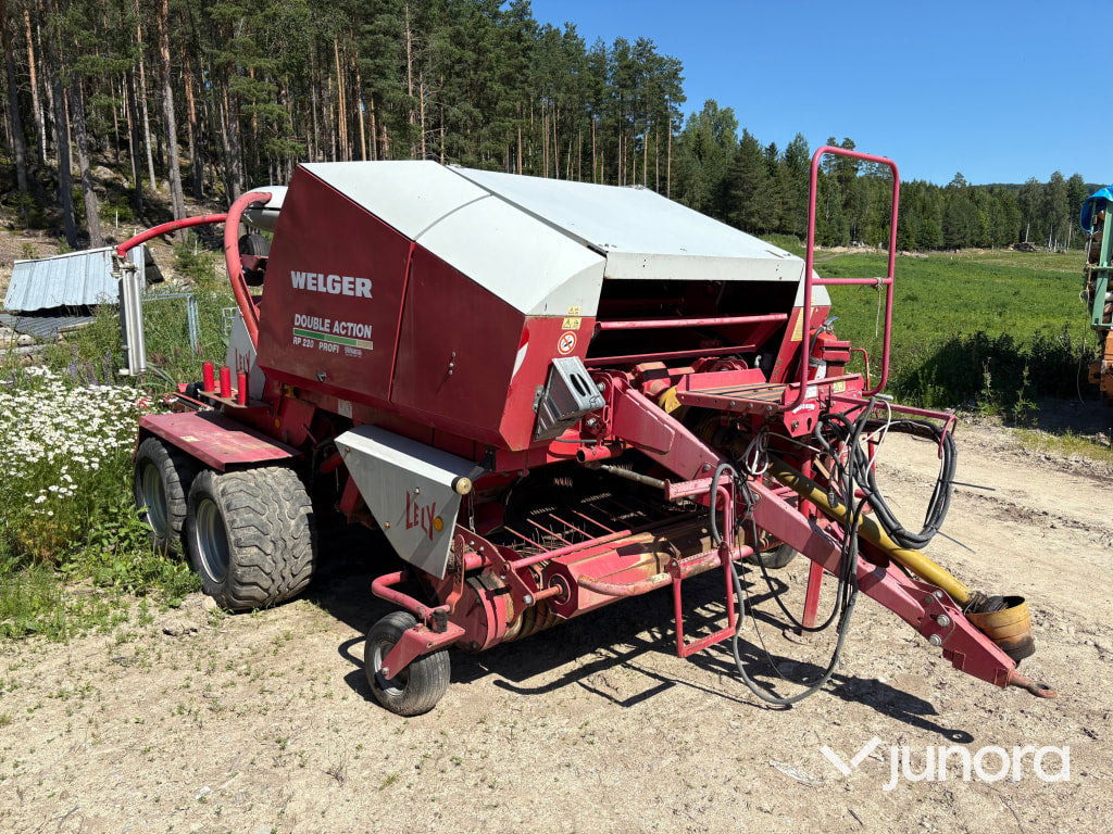 Welger RP 220 Double Action Kombipress - Round baler, Bale wrapper: picture 1 Welger RP 220 Double Action Kombipress - Round baler, Bale wrapper: picture 1