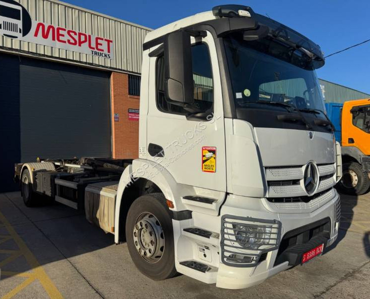 Mercedes Antos 1843 - Hook lift truck: picture 2 Mercedes Antos 1843 - Hook lift truck: picture 2