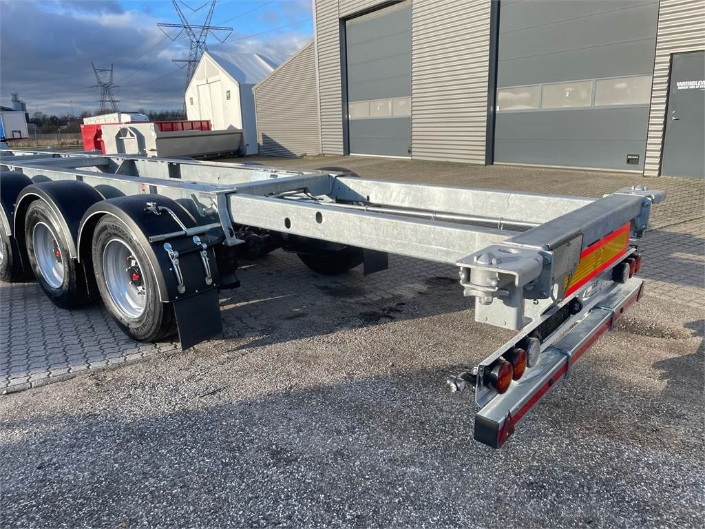 Hangler SDS 430 container chassis - multi låse - ADR - Container transporter/ Swap body semi-trailer: picture 2 Hangler SDS 430 container chassis - multi låse - ADR - Container transporter/ Swap body semi-trailer: picture 2