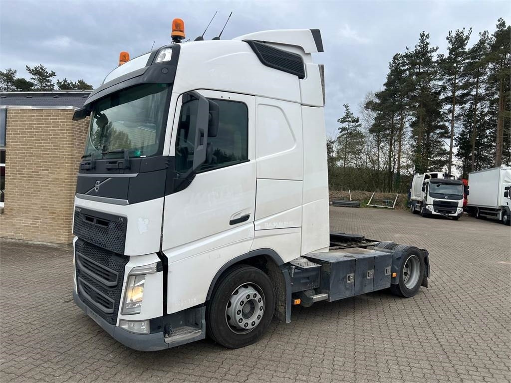 Volvo FH460 4x2 x-low mega - Tractor unit: picture 2 Volvo FH460 4x2 x-low mega - Tractor unit: picture 2