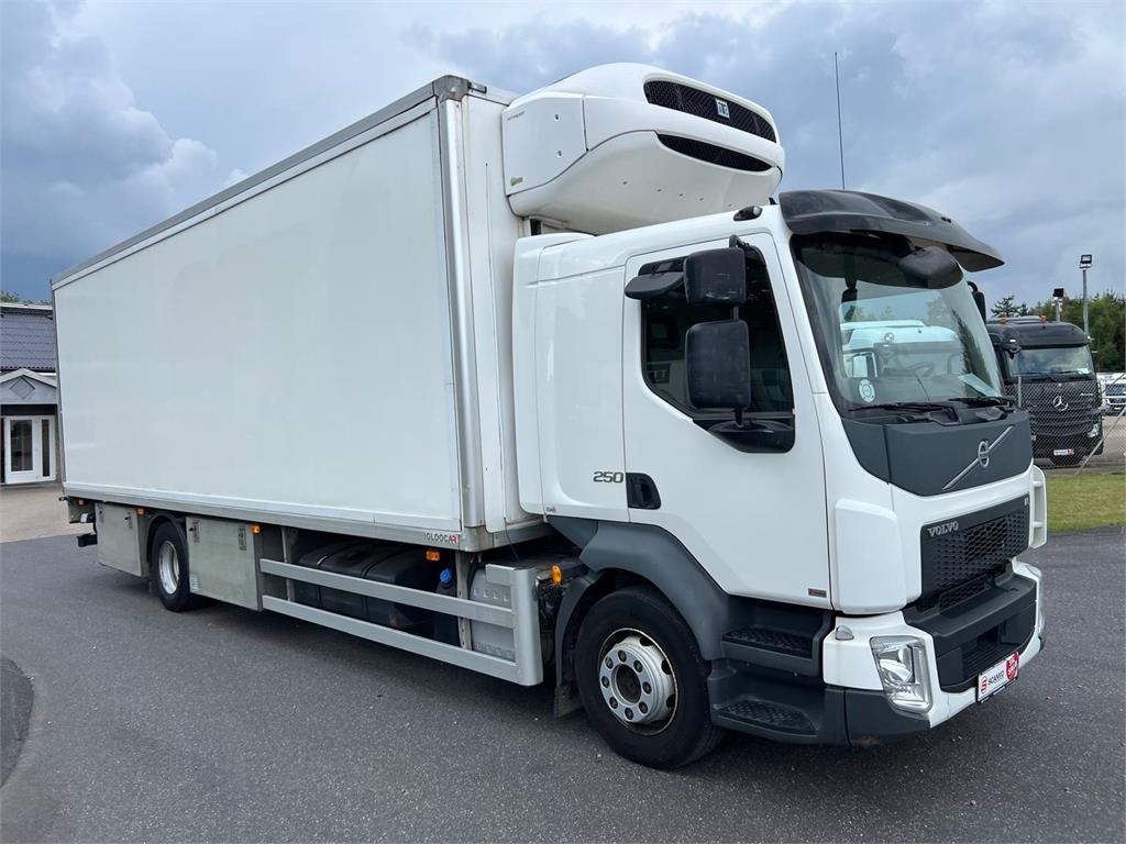 Volvo FL 250 16 ton - Refrigerator truck: picture 2 Volvo FL 250 16 ton - Refrigerator truck: picture 2