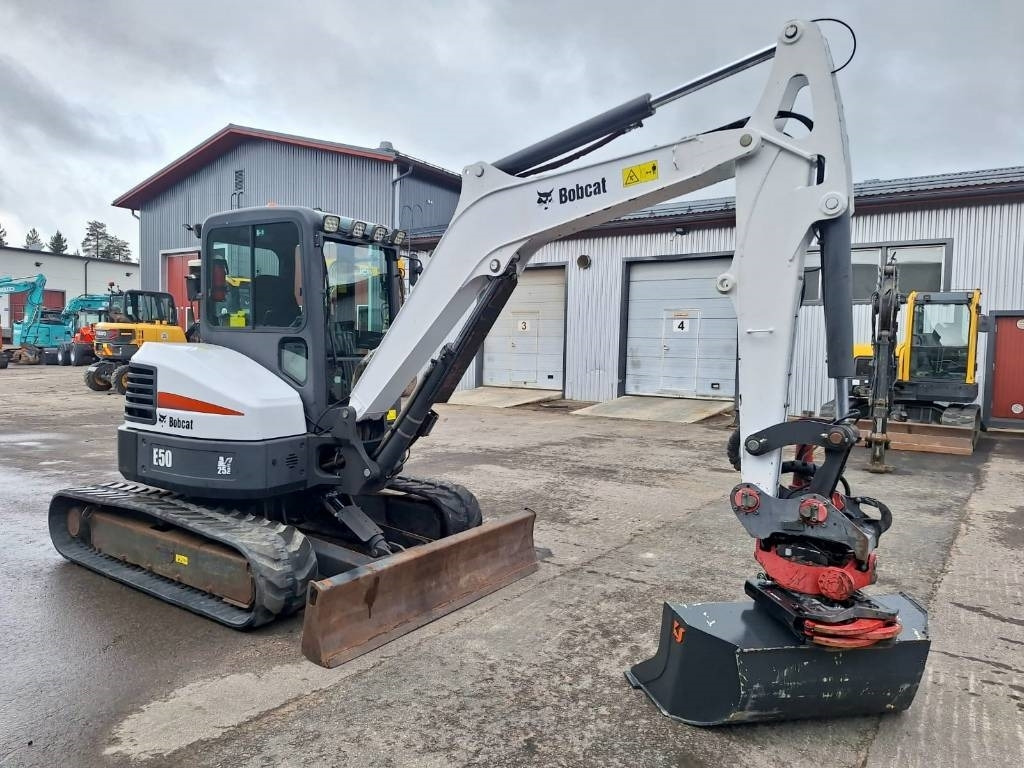 Bobcat MYYTY! SOLD! E50 PYÖRITTÄJÄLLÄ - Mini excavator: picture 4 Bobcat MYYTY! SOLD! E50 PYÖRITTÄJÄLLÄ - Mini excavator: picture 4