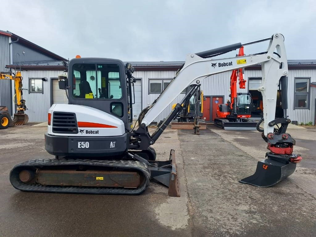 Bobcat MYYTY! SOLD! E50 PYÖRITTÄJÄLLÄ - Mini excavator: picture 5 Bobcat MYYTY! SOLD! E50 PYÖRITTÄJÄLLÄ - Mini excavator: picture 5