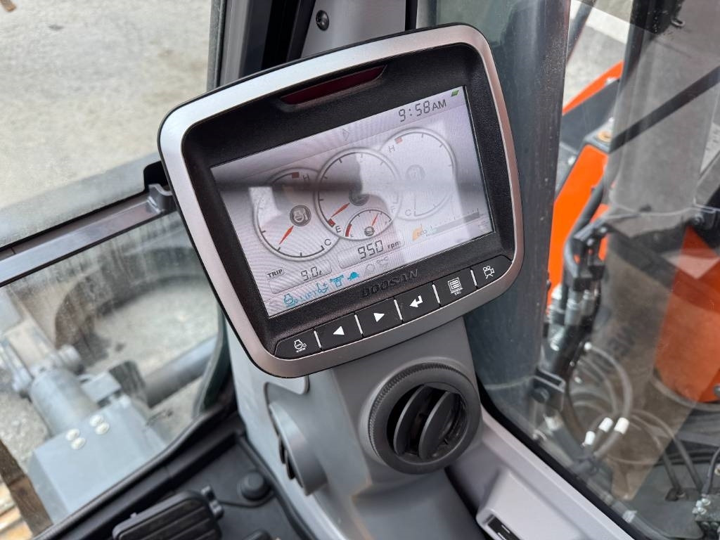 Crawler excavator Doosan DX 140 LCR-5 Pyörittäjällä: picture 13