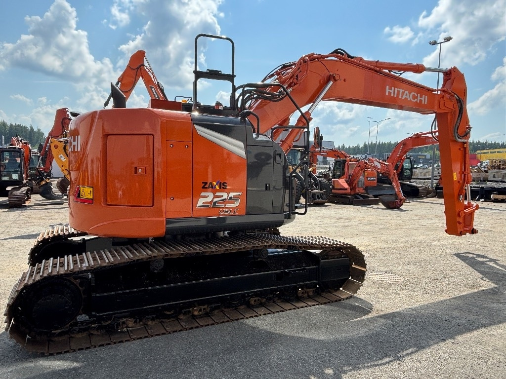 Hitachi ZX225USLC-7 - Crawler excavator: picture 3 Hitachi ZX225USLC-7 - Crawler excavator: picture 3