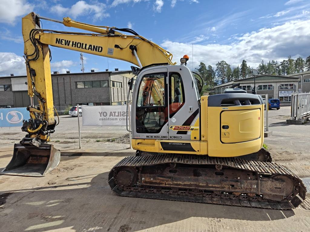 New Holland E225BSR ENGCONILLA - Crawler excavator: picture 1 New Holland E225BSR ENGCONILLA - Crawler excavator: picture 1