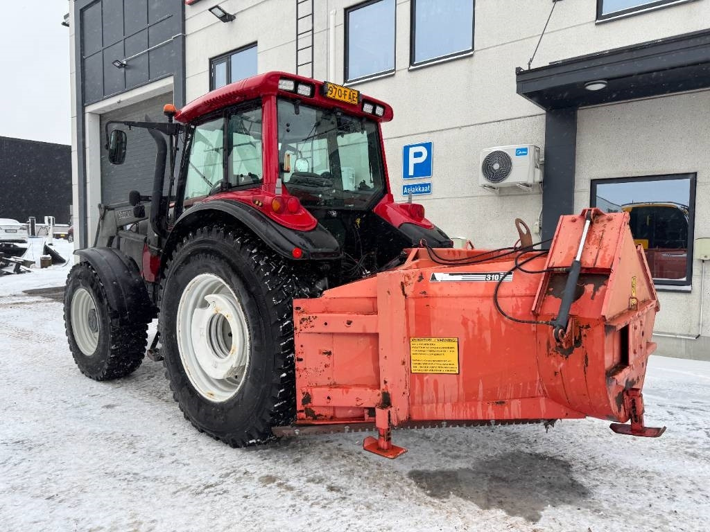 Valtra MYYTY! SOLD! M130 ETUKUORMAAJALLA - Farm tractor: picture 3 Valtra MYYTY! SOLD! M130 ETUKUORMAAJALLA - Farm tractor: picture 3