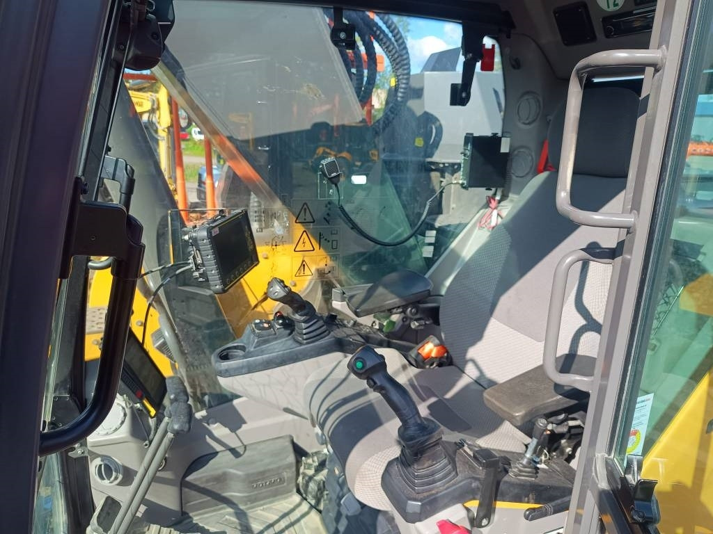 Crawler excavator Volvo ECR355E DOZER PYÖRITTÄJÄ, 3D-LAITTEET: picture 13