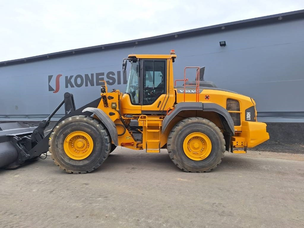 Volvo L110H MYYTY! SOLD! LONG BOOM, VAAKA, YM - Wheel loader: picture 2 Volvo L110H MYYTY! SOLD! LONG BOOM, VAAKA, YM - Wheel loader: picture 2