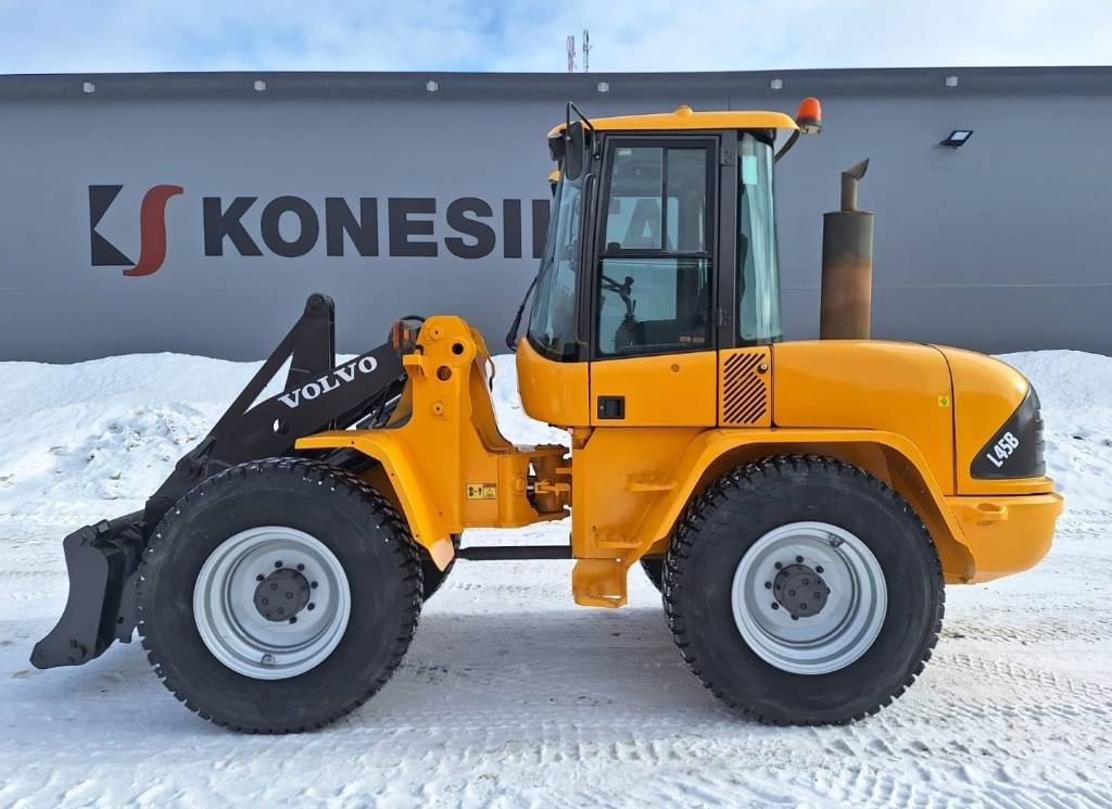 Wheel loader Volvo MYYTY!!SOLD!! L45B UUDET RENKAAT: picture 1