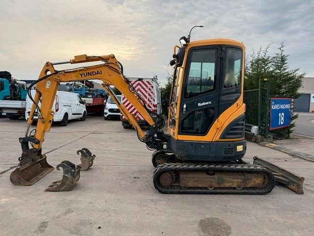 Hyundai Robex 25Z-9A. Hyd SW. 3 Löffel. - Mini excavator: picture 1 Hyundai Robex 25Z-9A. Hyd SW. 3 Löffel. - Mini excavator: picture 1